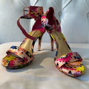 Gianni Bini Floral heels